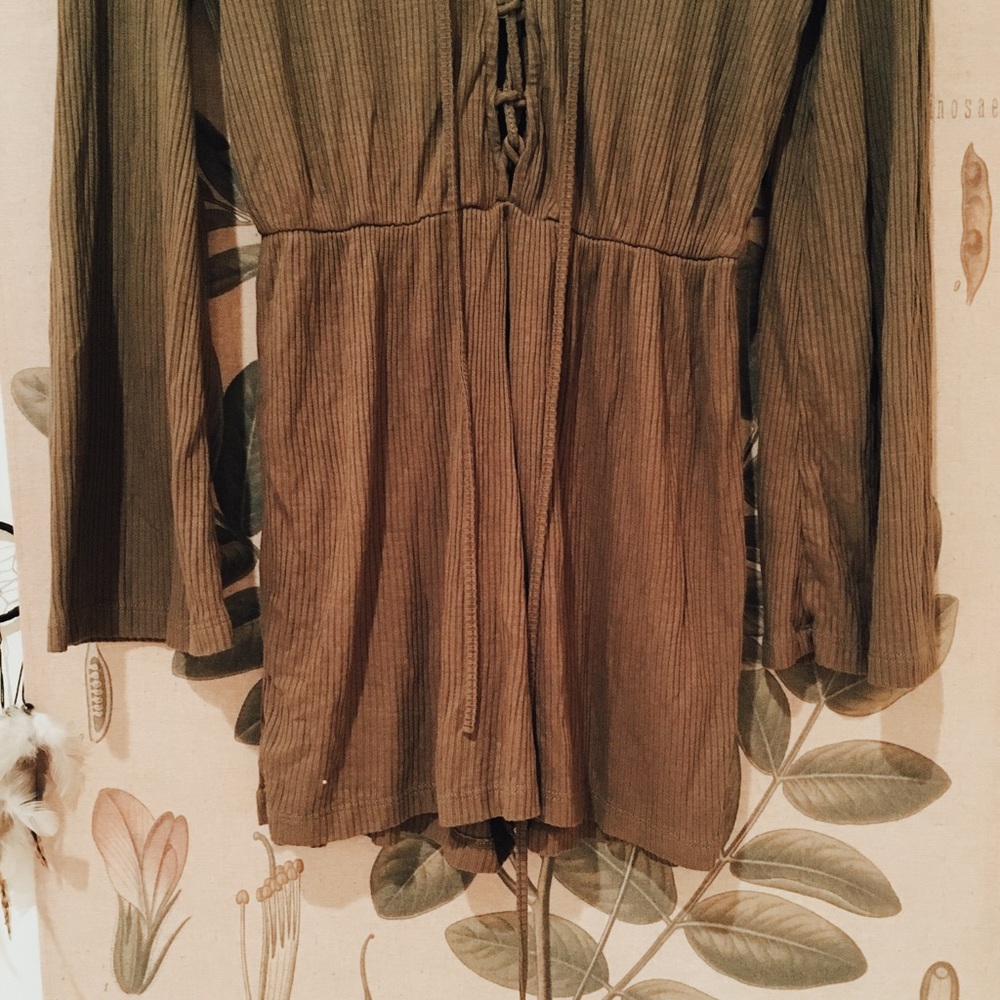 Green Romper - Picture 4 of 4